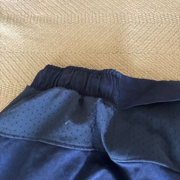 Lululemon Shorts Mens Size Small Dark Blue Lined Gym Workout Breathable - Picture 7 of 9